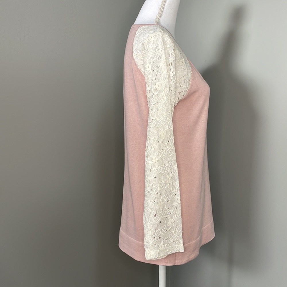 NEIMAN MARCUS WOMENS PINK SWEATER WITH CREAM LACE ARMS - Picture 3 of 12